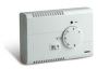 Perry Thermostat électronique PERSONAL pour alimentation chaudière 230V Régulation été/hiver Régulation de la température sur échelle graduée avec consigne d'indice mécanique Couleur blanc Encastrement sur boîte rectangulaire 3 modules thermostat d'ambian