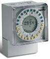 Interruttore Orario Digitale Con Display Perry 1io 0012d15 a Cavalieri 72x72 Montaggio a Parete Montabile a Retroquadro Con Accessorio Opzionale Sg001 Programma Giornaliero 1 Circuito 1 Contatto In Deviazione Libero On/off 15 Minuti