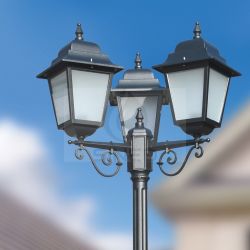 Liberti Design  Lampione Athena Con 3 Luci a Lanterna  un prodotto in offerta al miglior prezzo online