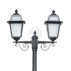 Lampione Artemide Con 2 Luci a Lanterna