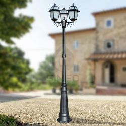 Lampione Artemide Con 3 Luci a Lanterna