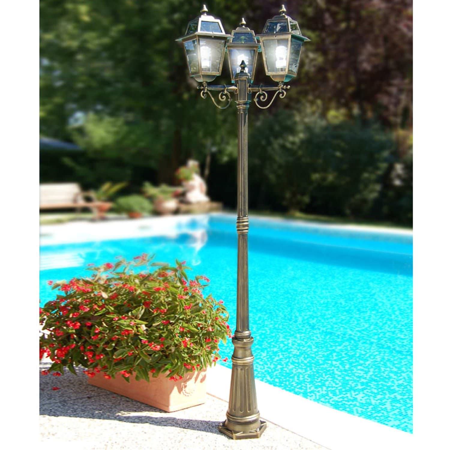 Lampe avec 3 lumières pour jardins et sentiers Artemide